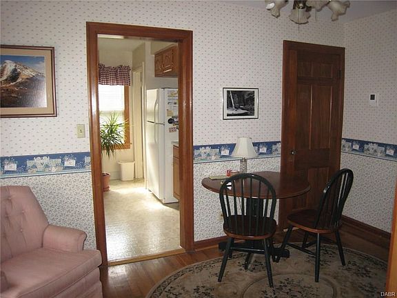 3rd image of 731 Broadmoor Dr