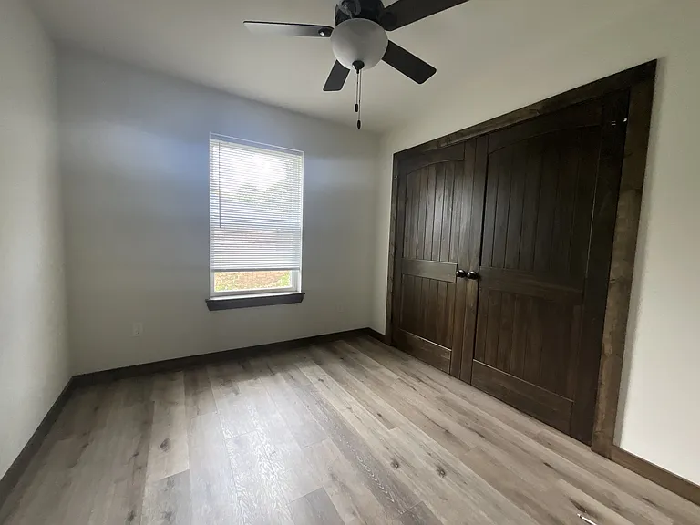 211 Isabella St — Photo 4