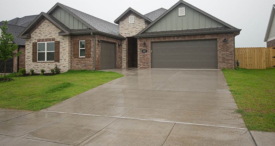 1st image of 5207 SW Firethorn Ln