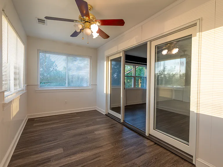 909 Miller Ave #B — Photo 40