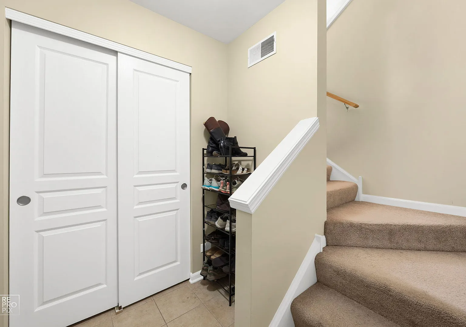3 bed, 2.5 bath, 1464 sqft, $3,400 — Photo 2