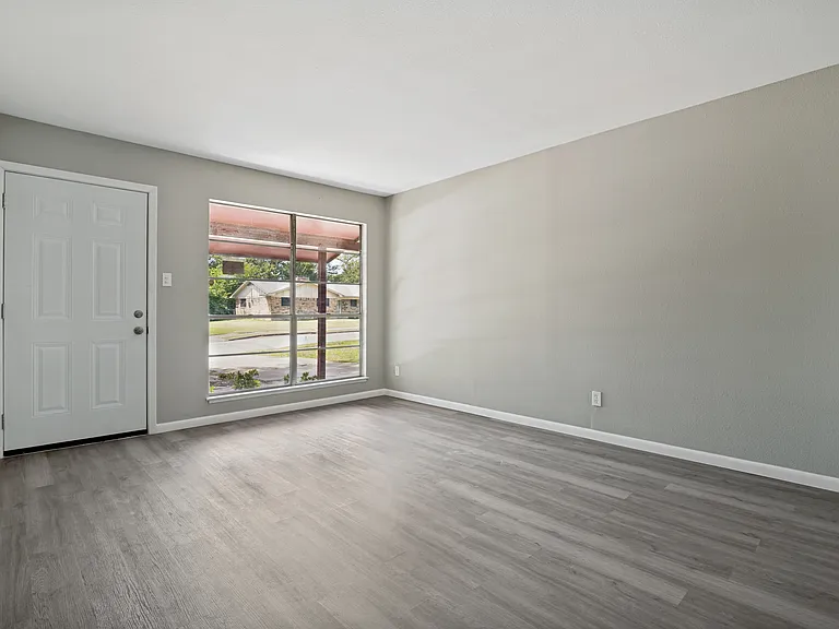 3310 Nashville Ave — Photo 3