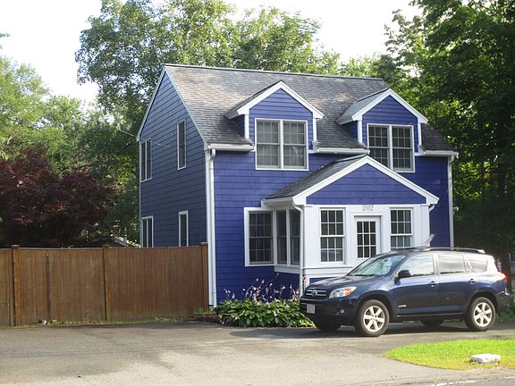 Front Entrance & Driveway