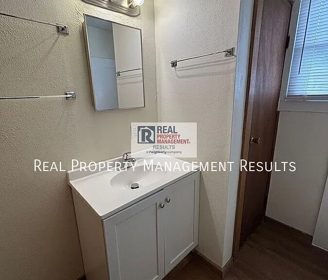 409 S Bosse Ave #B — Photo 8