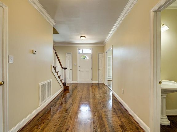 5th image of 1022 Glensprings Dr #1