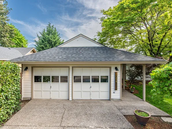 3054 Kentwood Dr, Eugene, OR 97401