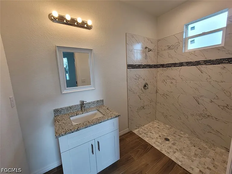 684 Thomas Sherwin Ave S — Photo 12