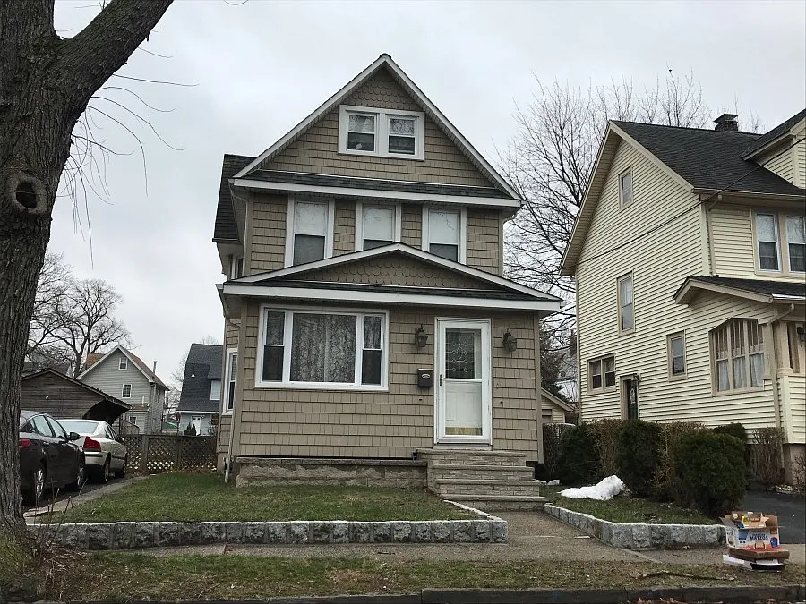 103 Christie St photo 1