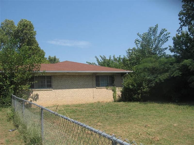 2nd image of 757 N Xenophon Ave