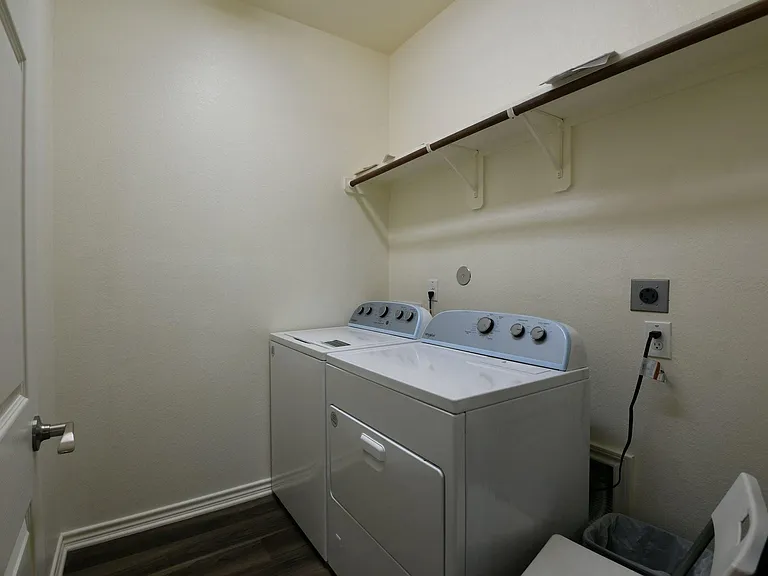 5817 Gaston St — Photo 15