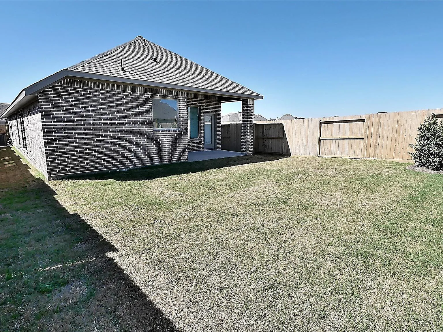 3 bed, 2.0 bath, 1650 sqft, $2,395 — Photo 3