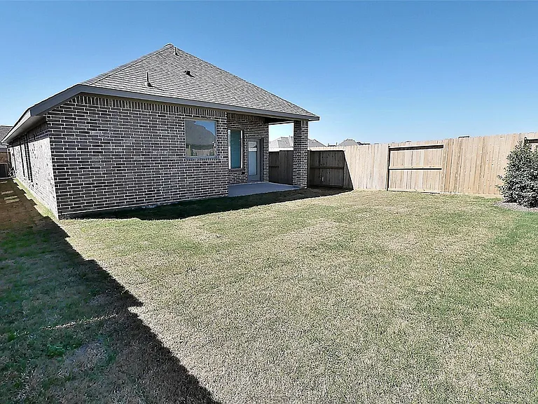 2819 Orange Leaf Dr — Photo 3