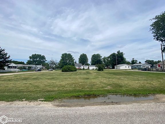 4th image of 2100 Douglas Ave