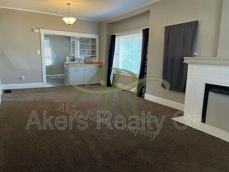4 bed, 2.0 bath, 1960 sqft, $1,795 — Photo 3