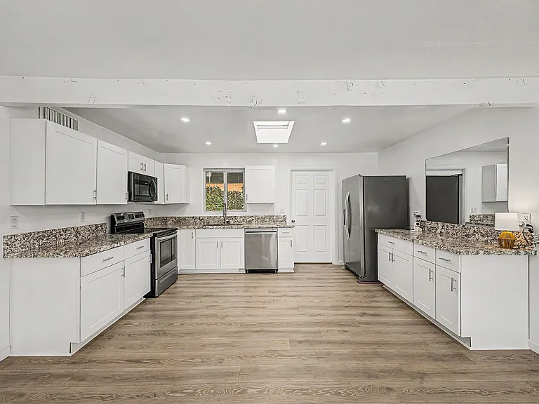 2309 N Columbus Blvd — Photo 5