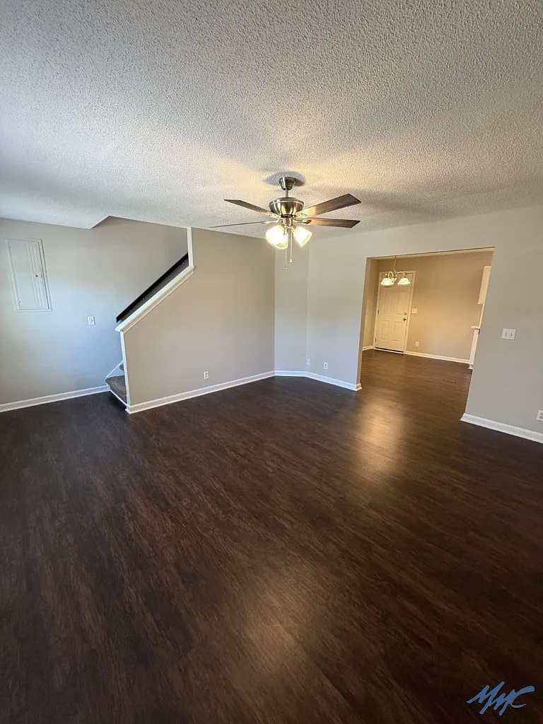 Building Photo - 1441 Rochester Dr