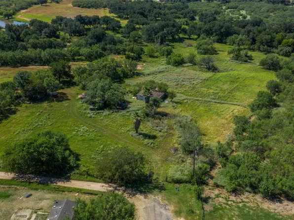 345 Pinn Rd, Lytle, TX 78052