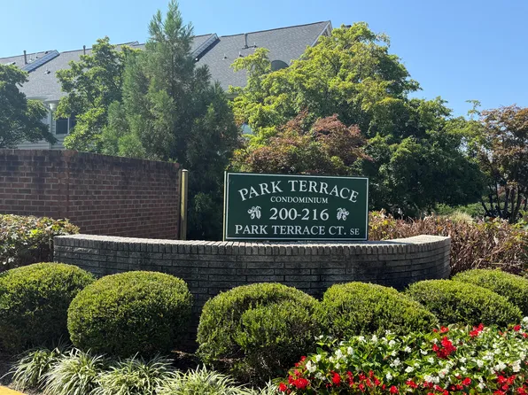 212 Park Terrace Ct SE APT 71, Vienna, VA 22180