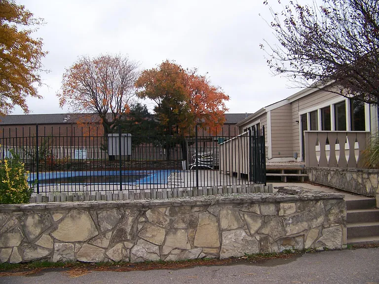 2550 S Oliver St — Photo 3