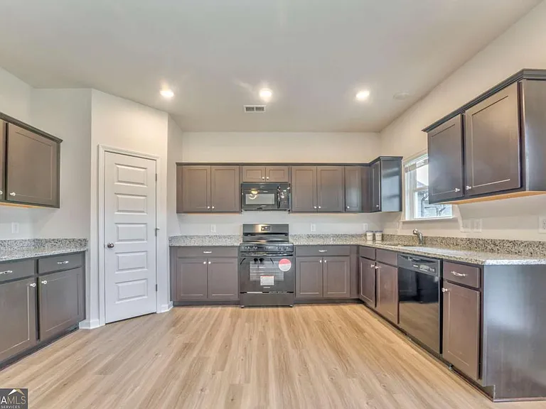 15 Bennett Way — Photo 10