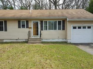 12 Jackson Rd, Bloomfield, CT 06002