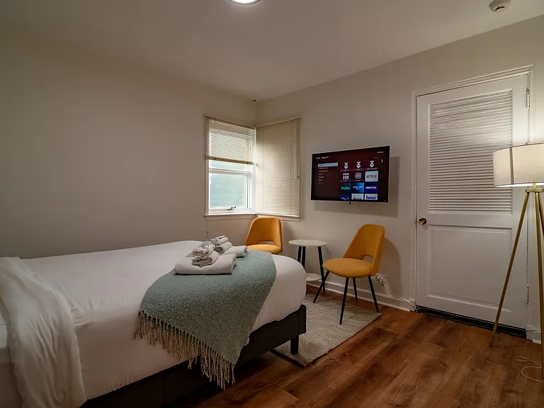 117 E Bellevue Pl #4 — Photo 20