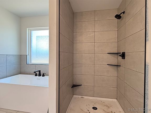 5th image of 15018 S Poplar St