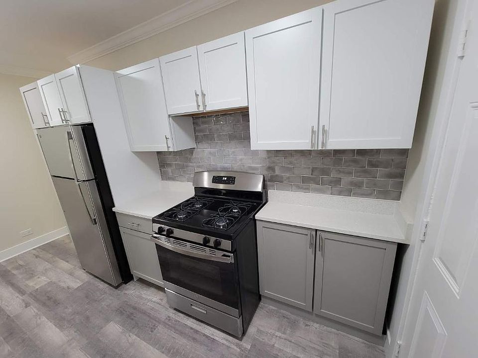 1st image of 858 W George St #61enet553