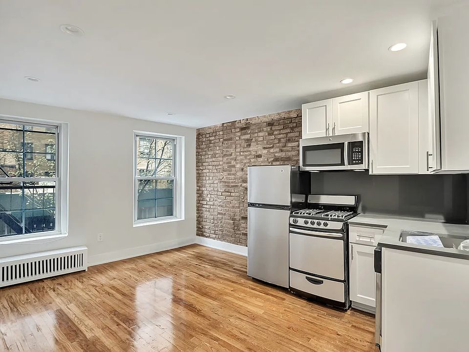 1st image of 98 Christopher St APT 4