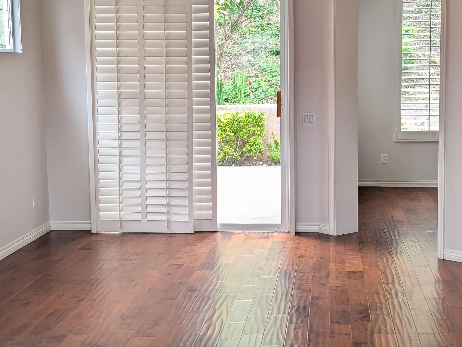4 bed, 2.5 bath, 2182 sqft, $6,000 — Photo 3