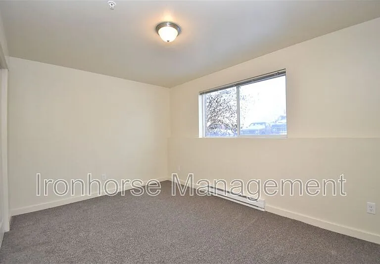 807 W Villard St #16 — Photo 10
