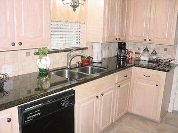 3rd image of 209 Palm Ln