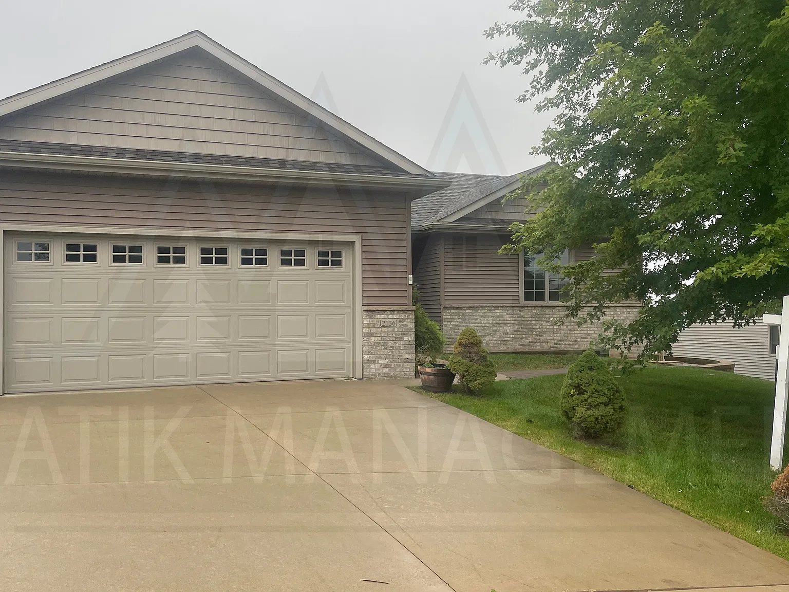 4 bed, $2,100 — Photo 2