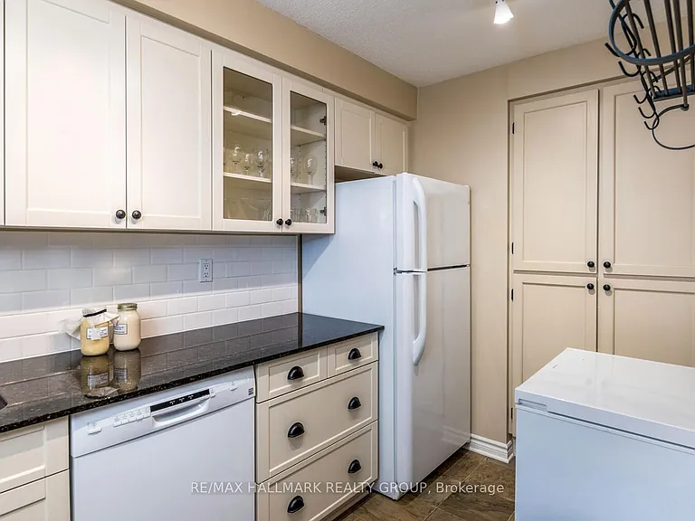 470 Laurier Ave W #902 — Photo 13