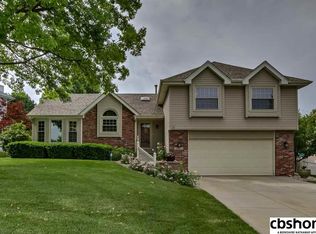 12558 Eagle Run Dr, Omaha, NE 68164