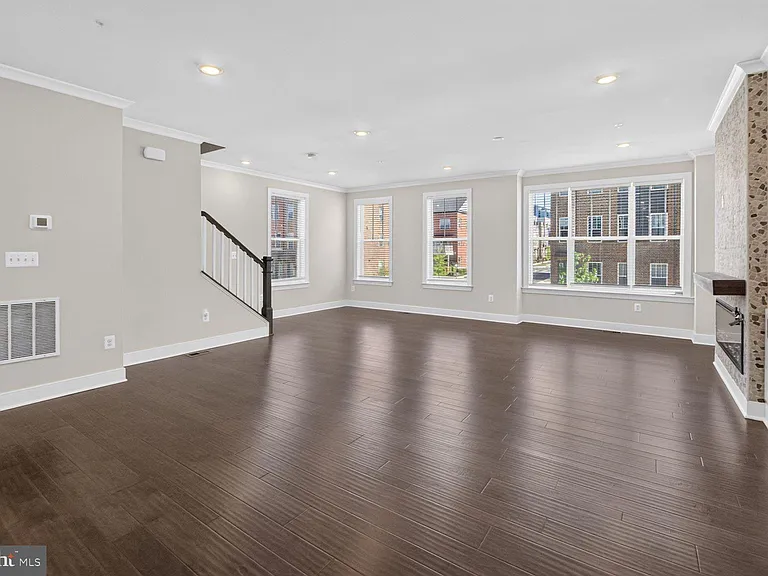 404 Sagan Pl — Photo 11