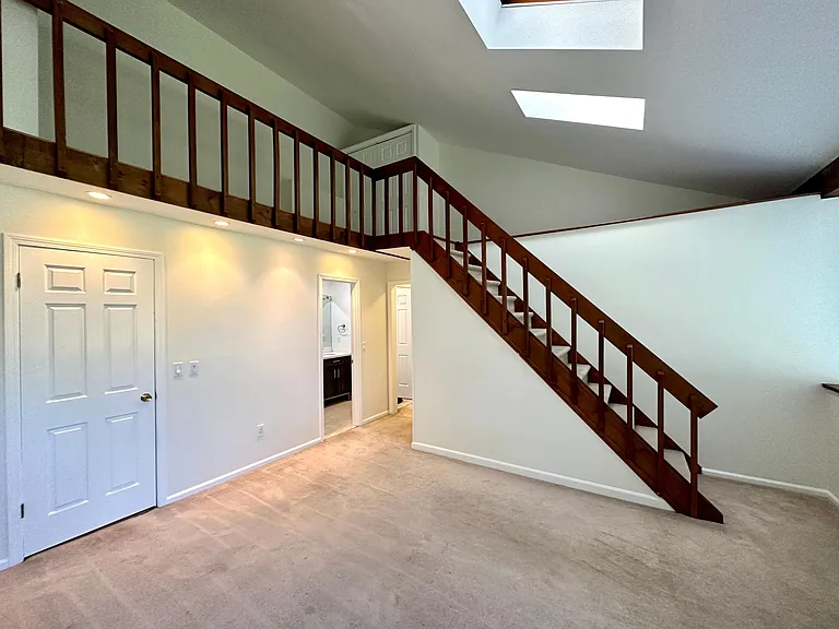 1465 E Putnam Ave #528 — Photo 6
