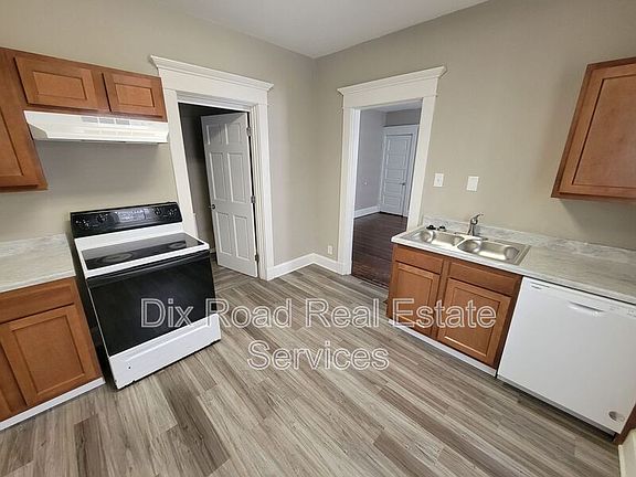 5th image of 307 Moore St