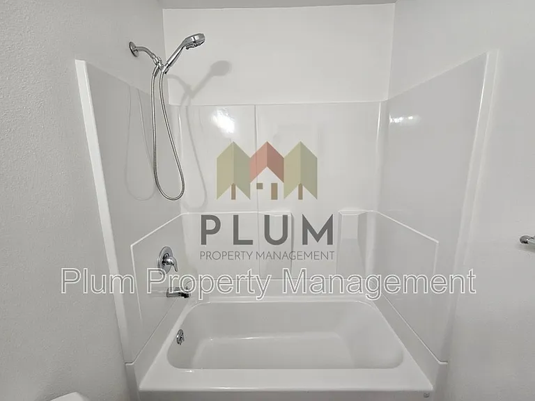 2340 Fairview Ave #2 — Photo 23