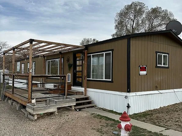 808 Kit Carson Dr, Green River, WY 82935