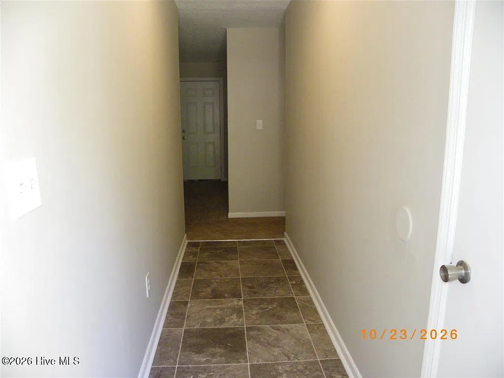 3 bed, 2.0 bath, 1323 sqft, $1,100 — Photo 2