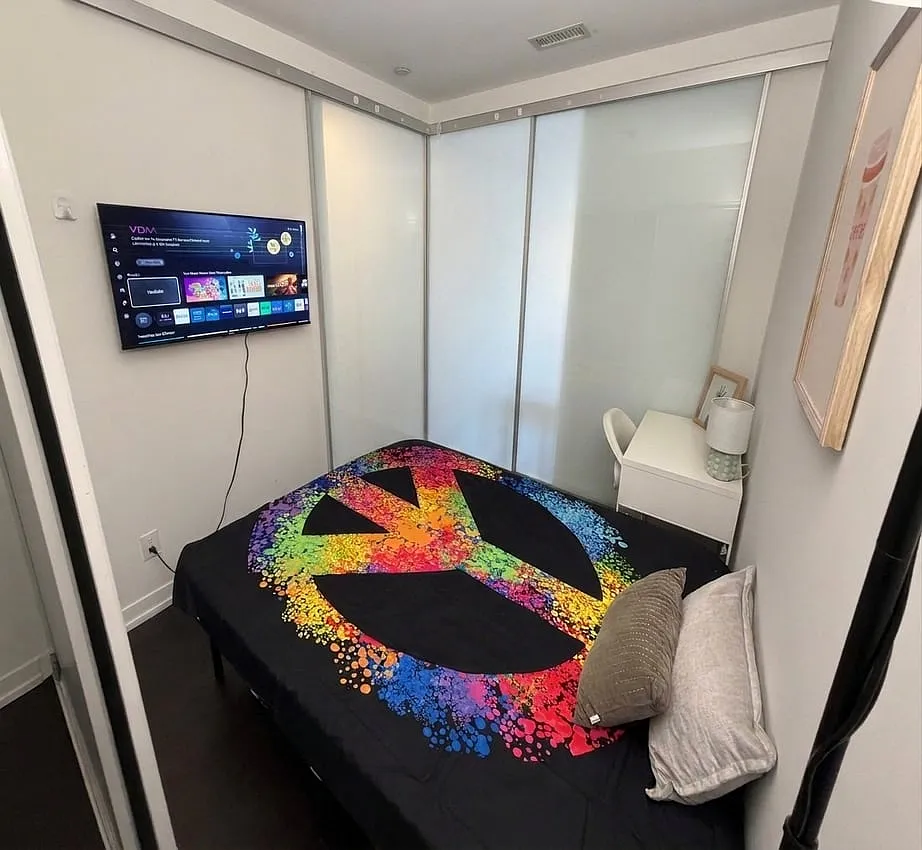 Deluxe Room without Window - Wood St & Church St — Photo 2