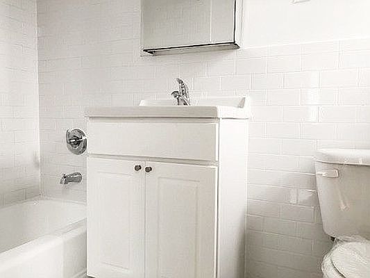 5th image of 204 W 98th St #3F