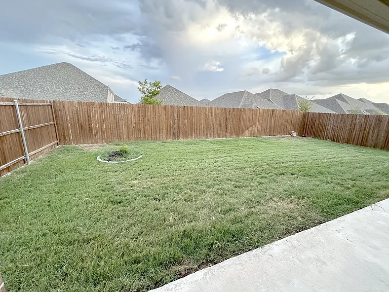 212 Stonebrook Trl — Photo 43