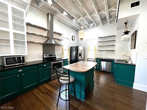 5th image of 624 Mahoning Ave NW