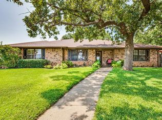 2525 Glenoaks Ct, Bedford, TX 76021