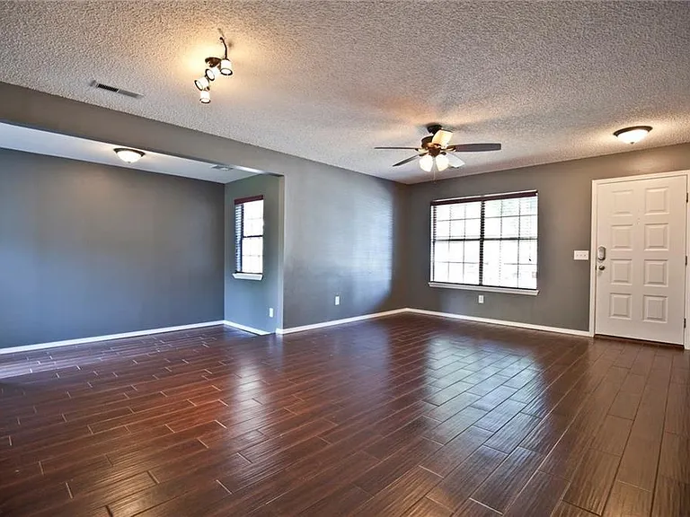 2504 SE 3rd St — Photo 3