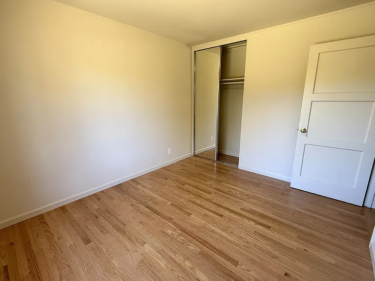 134 Hilton Ave — Photo 16