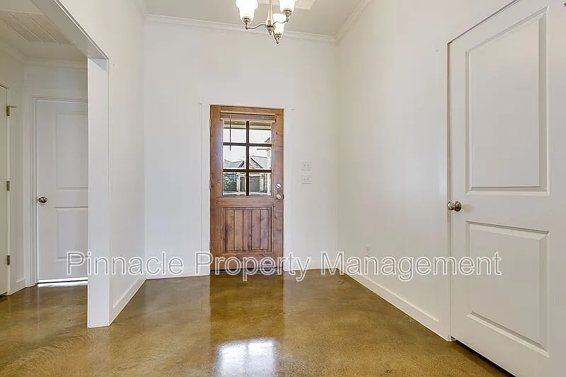 3 bed, 2.0 bath, 1785 sqft, $2,450 — Photo 4