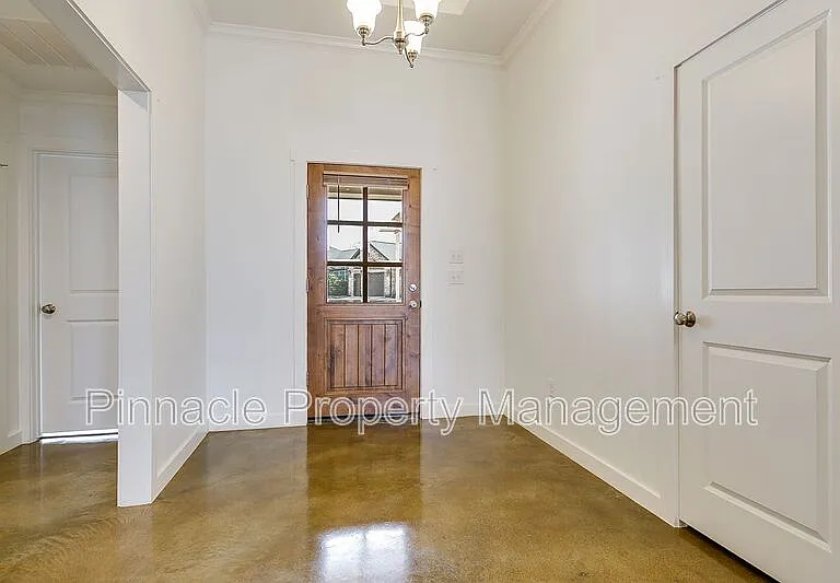 5918 Southampton Pl — Photo 4